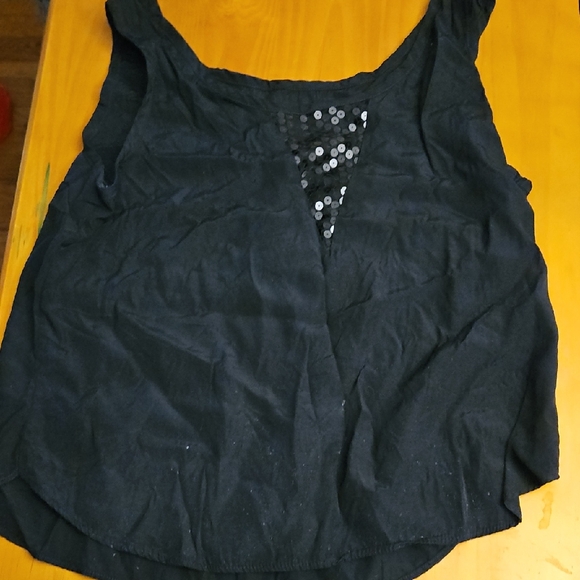 Tops - Elegant Black Sleeveless Top